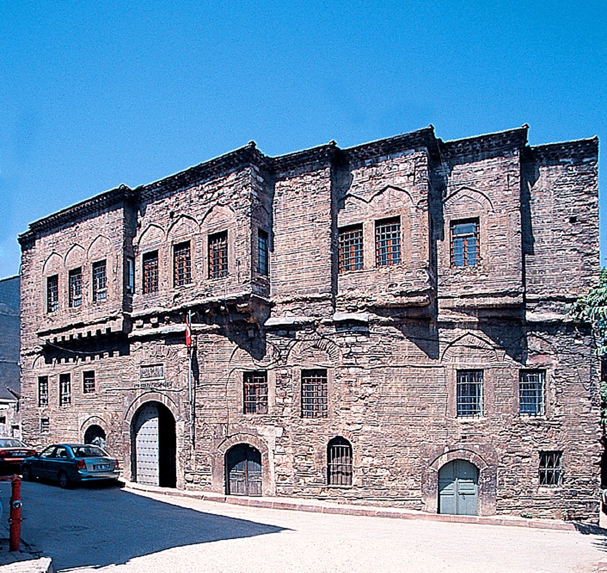 Vefa’da Âtıf Efendi Kütüphanesi’ninüç katlı kâgir meşrutası – Fatih/İstanbul