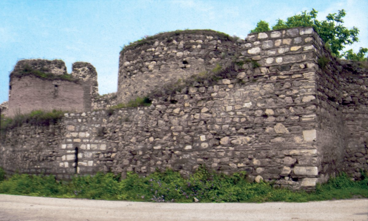 İznik surlarından bir görünüş