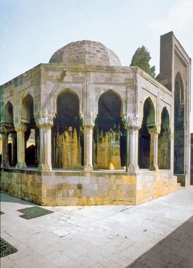 Şirvanşahlar Sarayı’nın sekizgen planlı divanhânesi