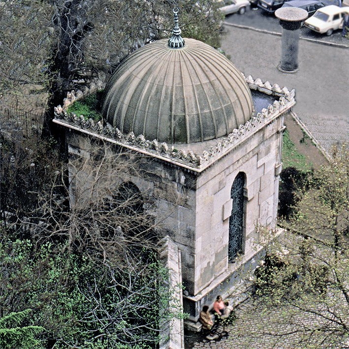 Mustafa Reşid Paşa’nın Beyazıt Külliyesi içindeki türbesi