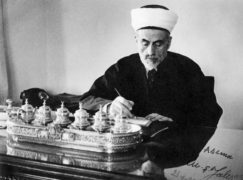 M. Şerefettin Yaltkaya Diyanet İşleri Başkanlığı makamında (İsmail Kara fotoğraf arşivi)