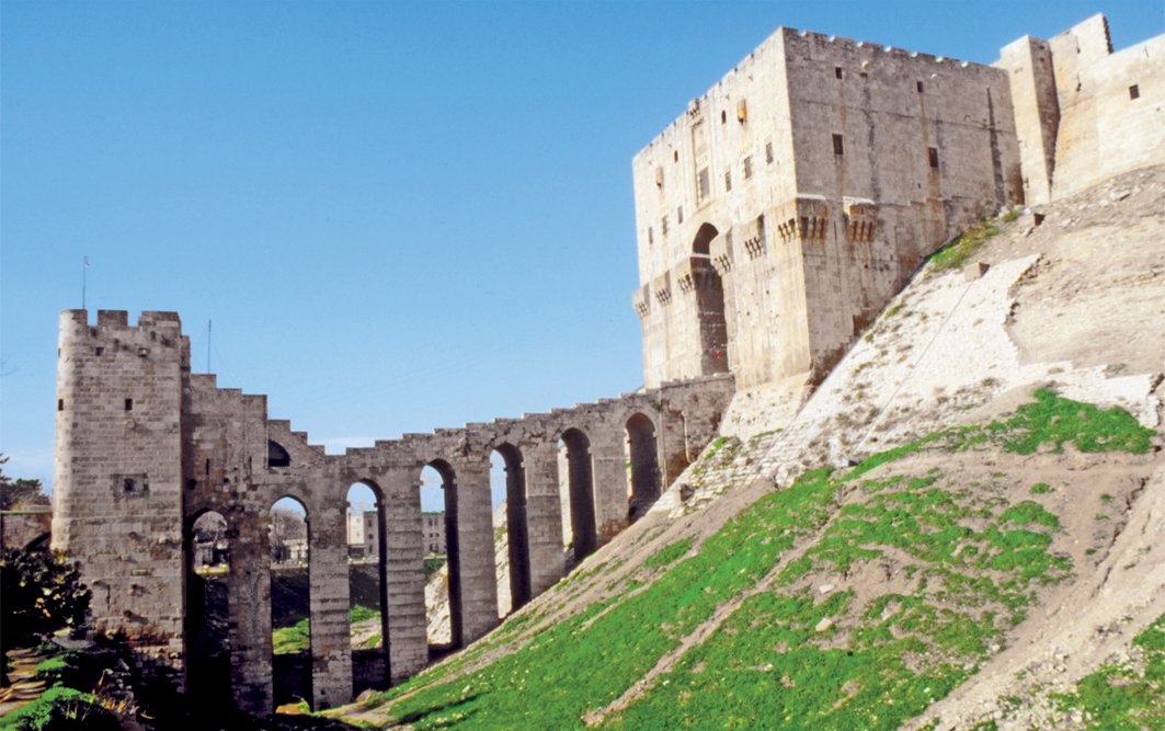 Eyyûbîler devrine ait olan Halep Kalesi’nin giriş kısmı – Suriye