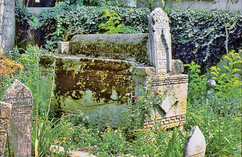 Şah Melek Bey’inŞah Melek Camii hazîresindeki kabri