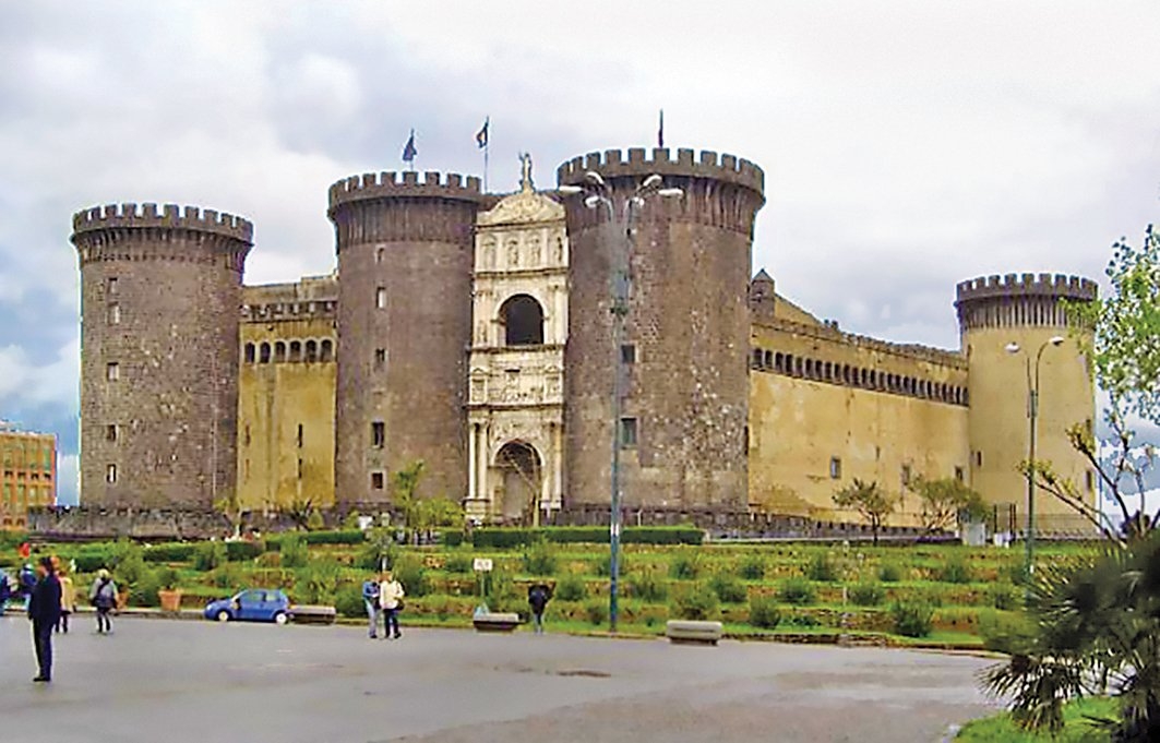 Napoli Kalesi – İtalya