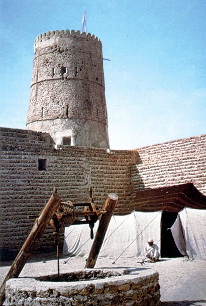 Dübey’de bugün müze olarak kullanılan eski bir kalenin burcu