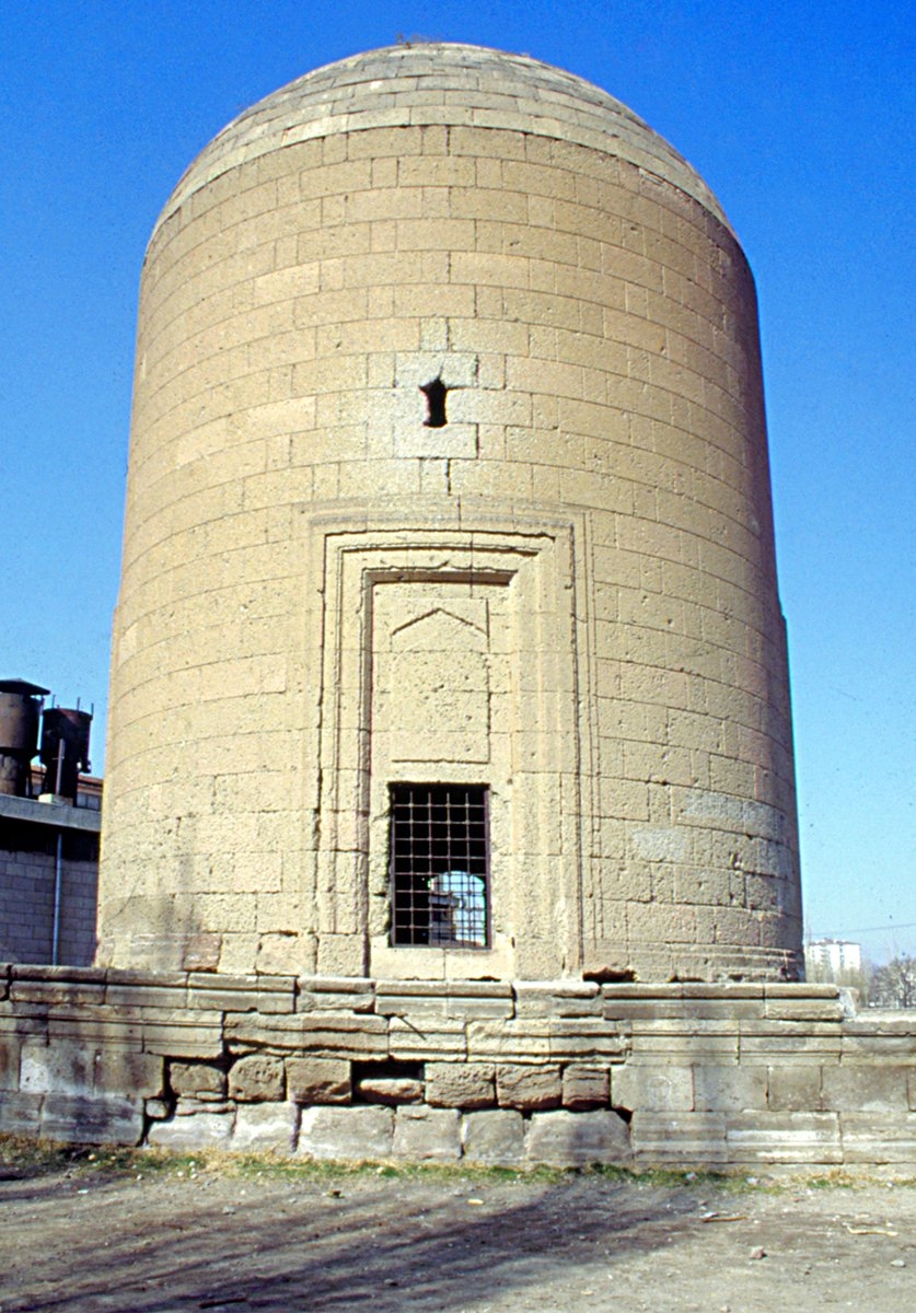 Kayseri’de Sırçalı Kümbet