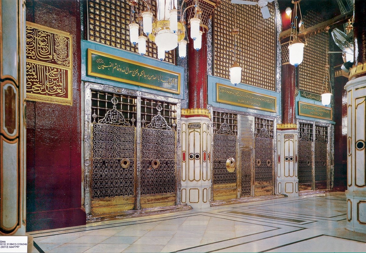 Hz. Muhammed’in kabrinin bulunduğu hücre-i saâdetin ön cephesi (müvâcehe)