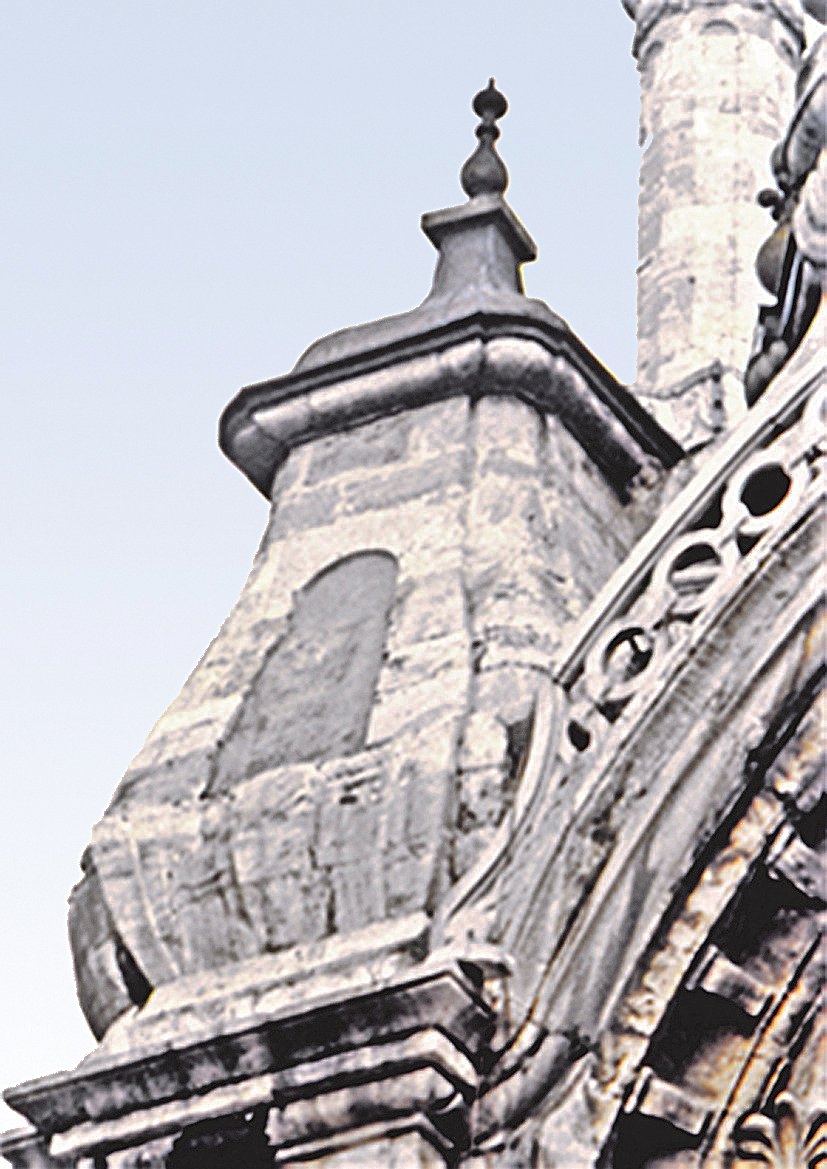 Nusretiye Camii’nin armudî biçimli ağırlık kulesi