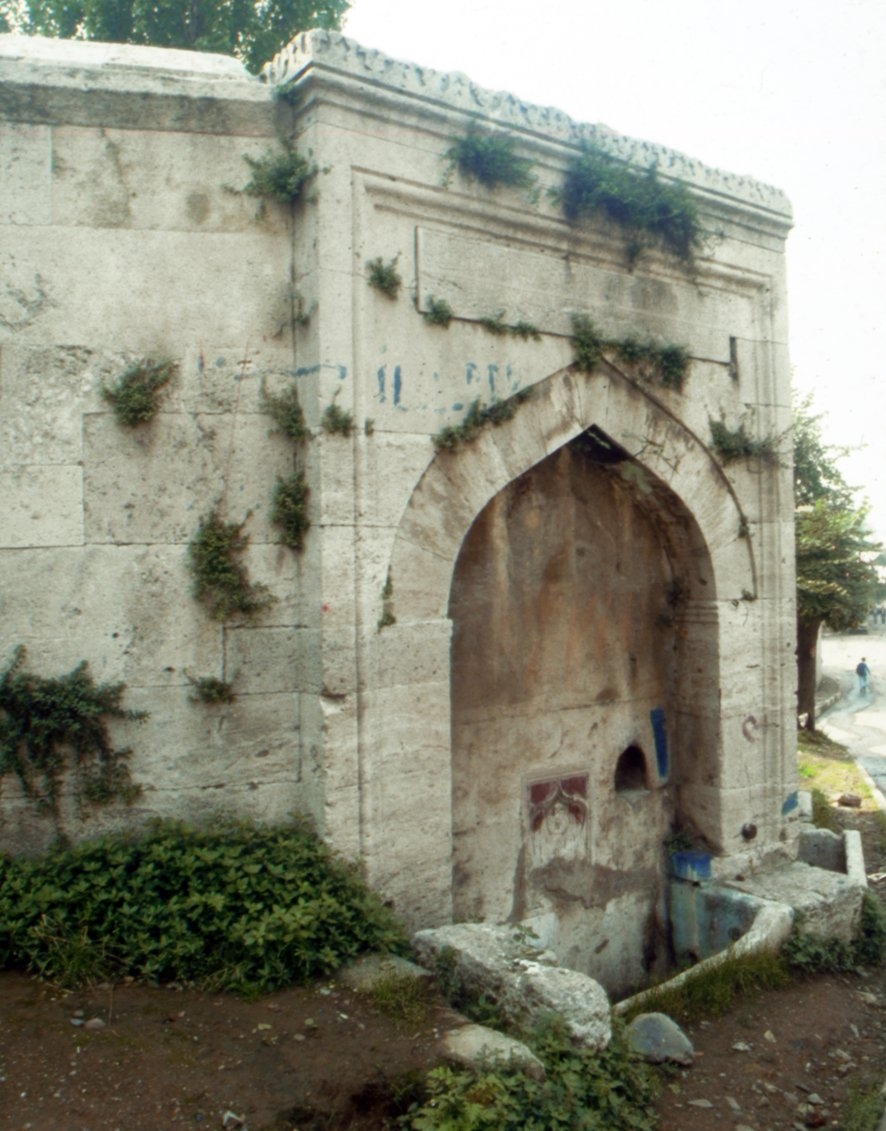 Kösem Sultan’ın Üsküdar’da yaptırdığı Çinili Cami Külliyesi içindeki çeşme