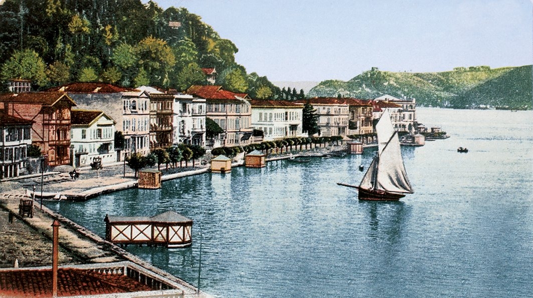 Büyükdere sahilindeki yalıları gösteren XX. yüzyıl başına ait bir kartpostal