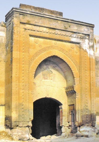 Ağzıkara Han’ın taçkapısı