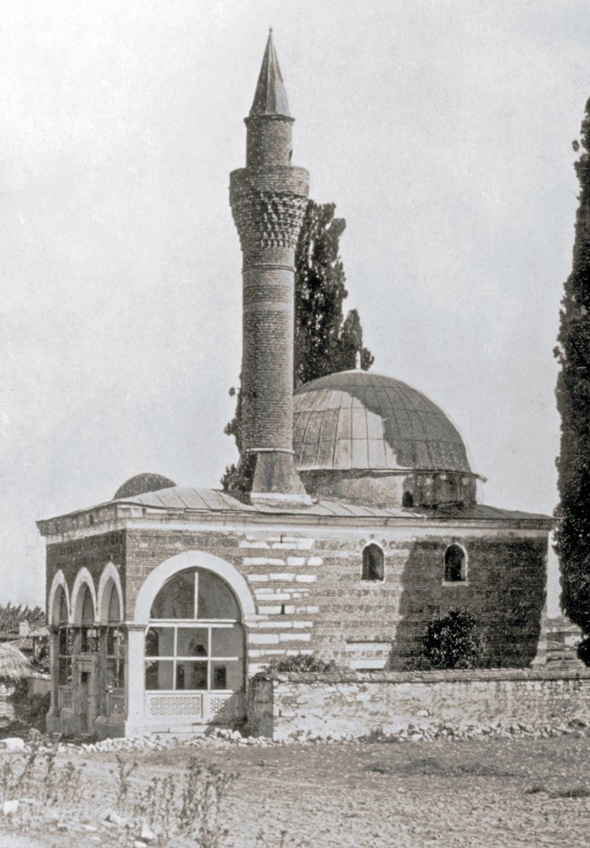 Mahmud Çelebi Camii’nin eski bir fotoğrafı (Cornelius Gurlitt, “Die islamitischen Bauten von Iznik-Nicea”, Orientalisches Archiv, sy. 3,Leipzig 1912, rs. 13)