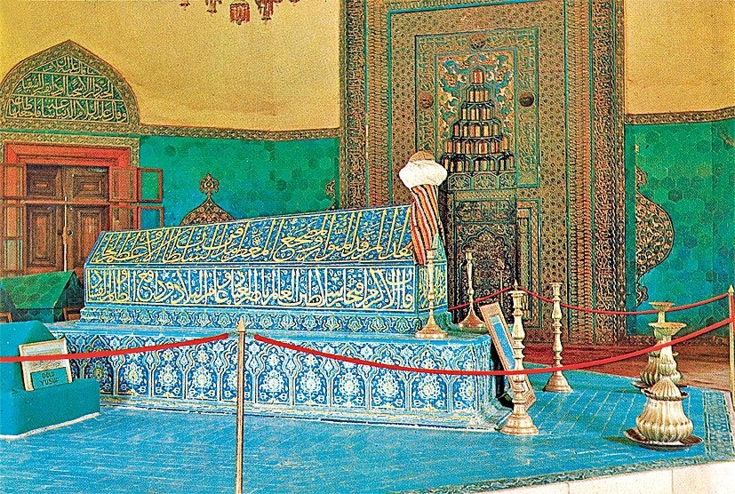 Bursa’da Yeşiltürbe’nin içinde I. Mehmed’in çini kaplamalı lahdi