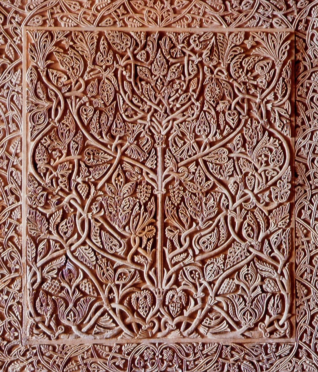 Medînetüzzehrâ’da dekoratif bir mermer pano