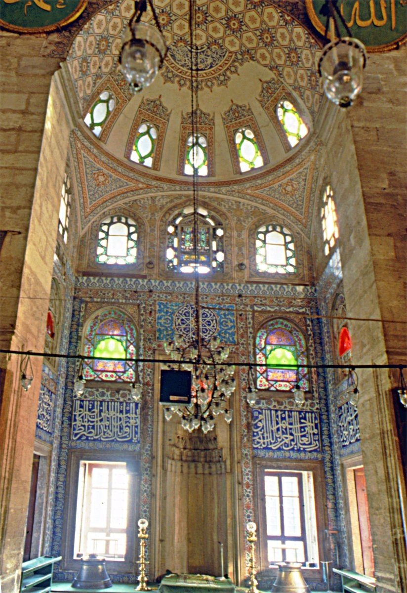 Kılıç Ali Paşa Camii’nin mihrap bölümünden bir görünüş