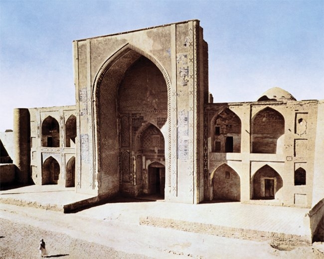 Uluğ Bey Medresesi’nin ana eyvanı – Buhara/Özbekistan