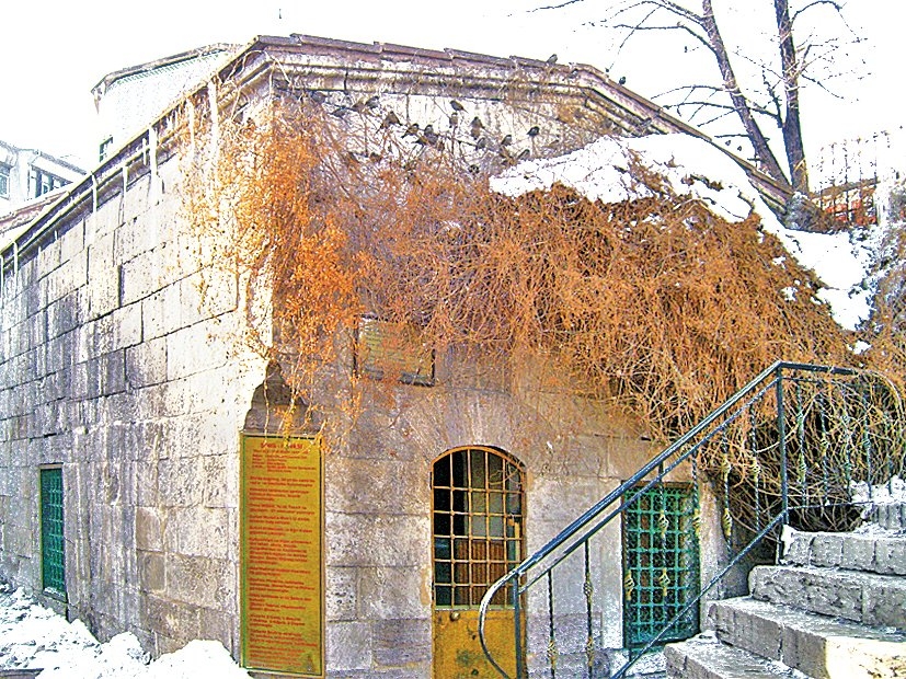 Şemseddin Sivâsî’nin türbesi