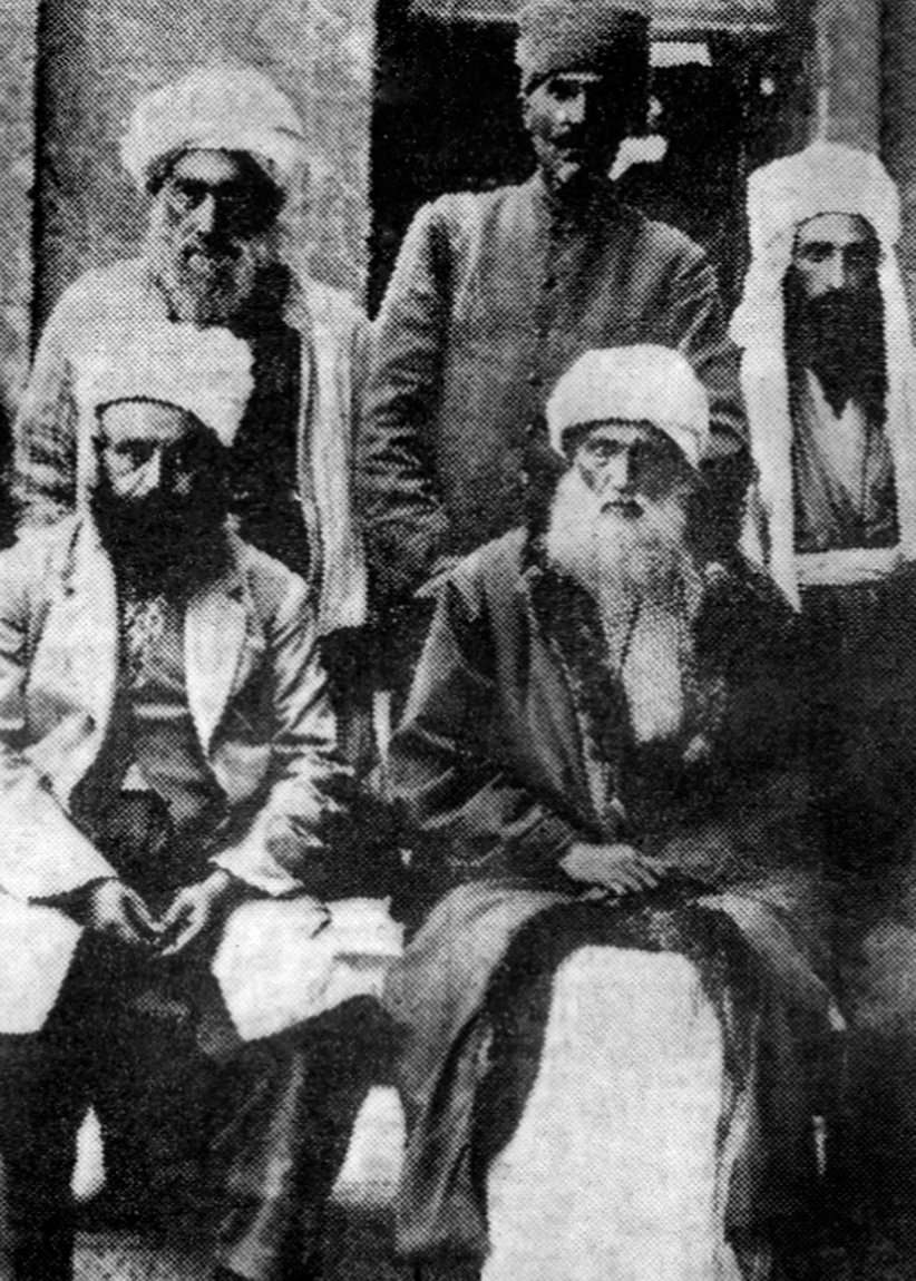 Şeyh Said (oturan beyaz sakallı), sağında Şeyh Şerif, arkasında ortada Binbaşı Kasım (Ataç), solunda Şeyh Abdullah ile birlikte