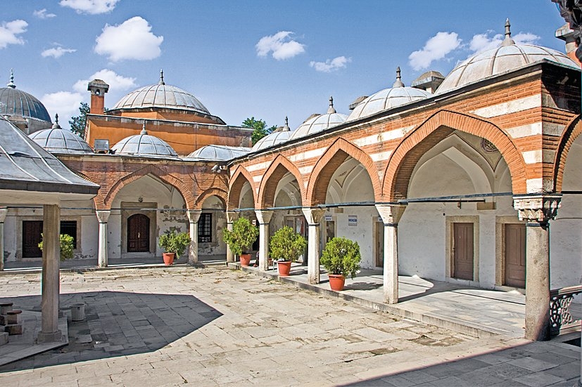 Zal Mahmud Paşa Medresesi avlusundan bir görünüş