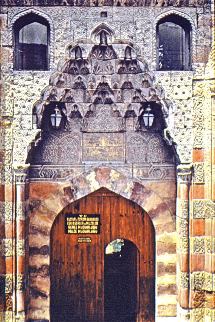 Tokat’ta Gökmedrese’nin kapısı