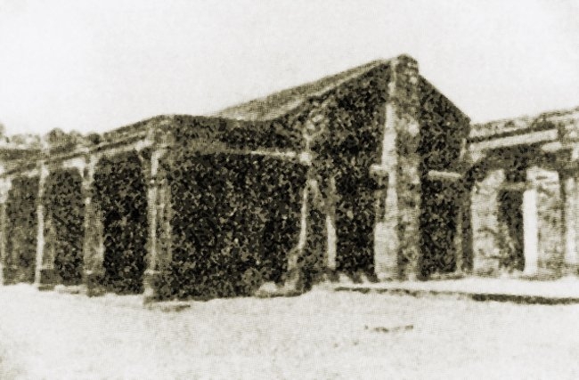 Ekber Şah’ın Fetihpûr Sikri’de inşa ettirdiğisaray hastahanesinin bugünkü durumu