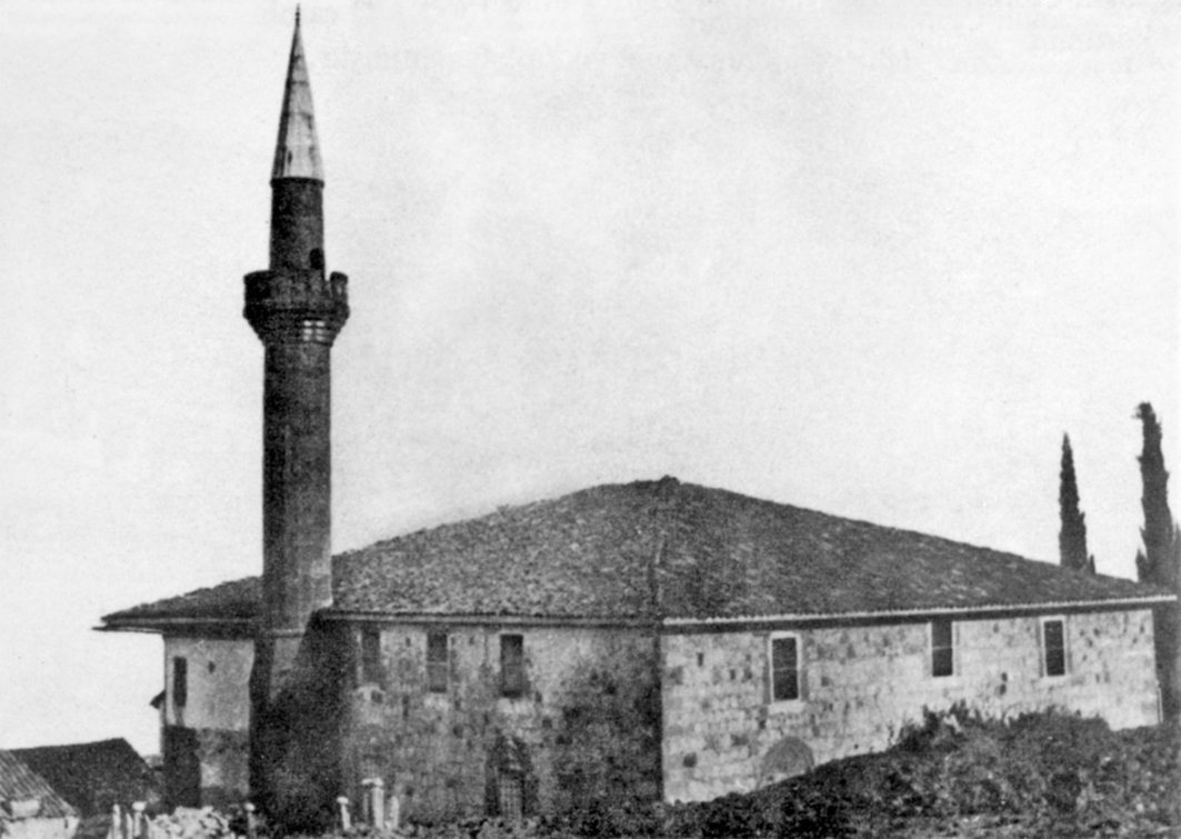 Rize Taşçıoğlu Camii’nin (Cezayirli Kaptan Ali Paşa Camii) özgün halini gösteren XIX. yüzyıl sonlarına ait bir fotoğraf (İÜ Ktp., Albüm, nr. 90764, rs. 21)