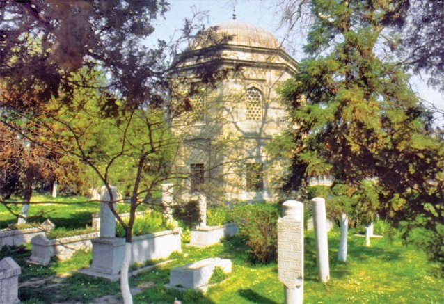 Barbaros Hayreddin Paşa Türbesi’nin hazîresi