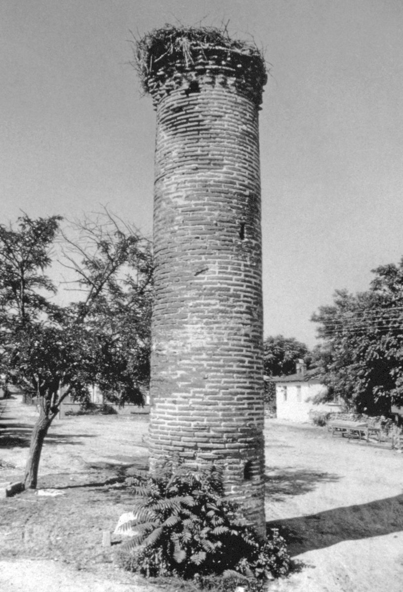 XV. yüzyıla ait Köprübaşı Camii’nin minaresinin kalıntısı – Dimetoka