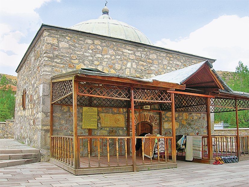 Tapduk Emre’nin Ankara’nın Nallıhan ilçesine bağlı Emresultan köyündeki türbesi