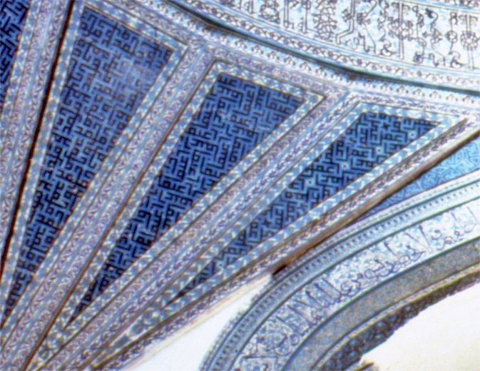 Karatay Medresesi’nin kubbe çinilerinden bir detay