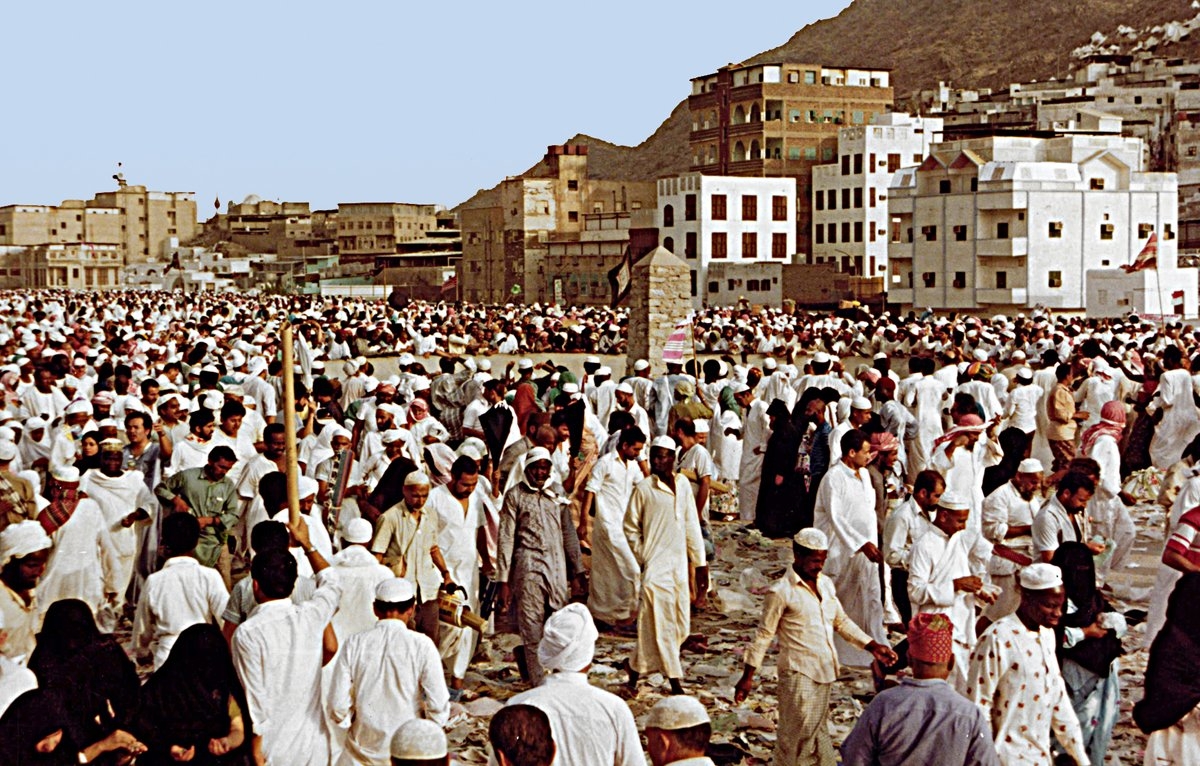 Şeytan taşlayan hacılar