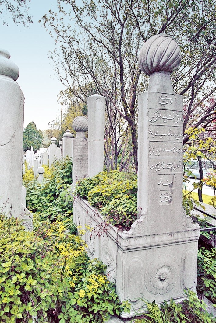 Pîrîzâde Osman Sâhib Efendi’nin Aksaray Murad Paşa Camii hazîresindeki mezarı