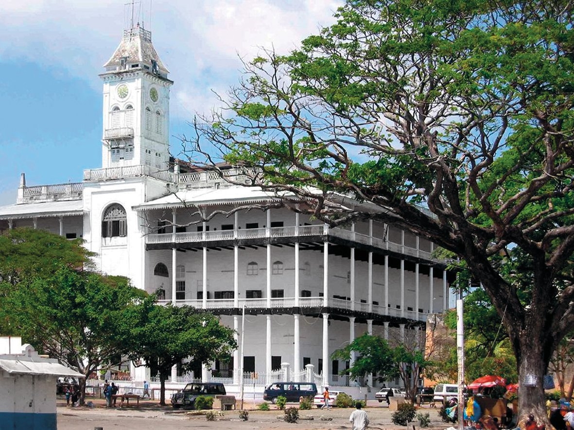 Sultan Bergaş tarafından 1883 yılında yaptırılan Beytülacâib Sarayı – Zengibar