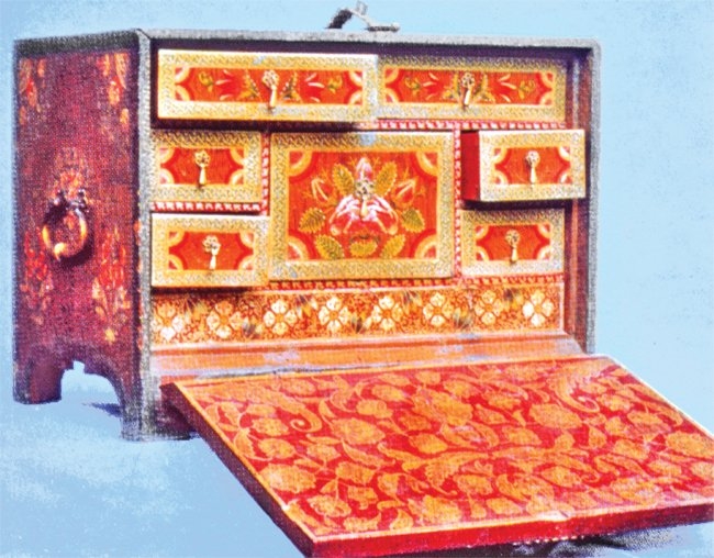 XVIII. yüzyıla ait edirnekârî çekmece(TİEM, Ahşap Eserler, Envanter nr. 41)