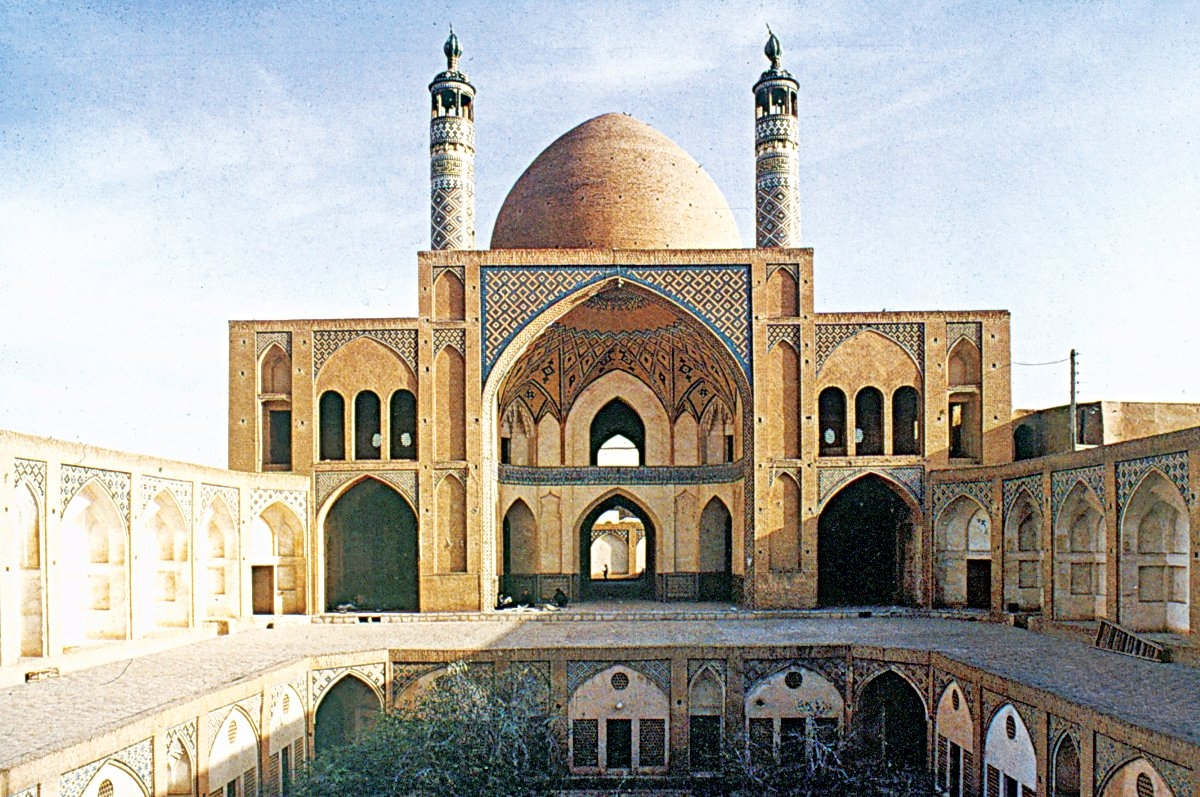 Kaçarlar dönemine ait Mescid-i Âgā Büzürg ve Medresesi – Kâşân/İran