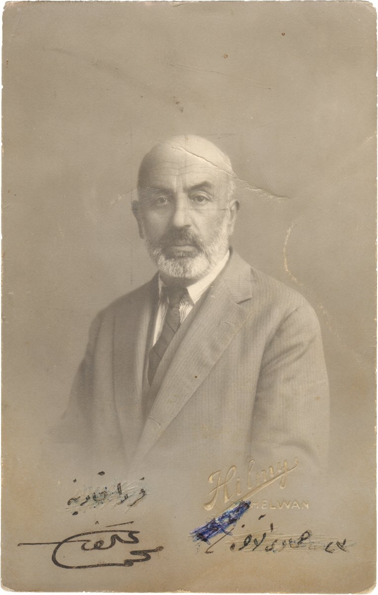Mehmed Âkif’in 23 Cemâziyelâhir 1348(26 Kasım 1929) tarihiyle Hilvan’dan (Mısır)torunu Ferda’ya gönderdiği imzalı fotoğrafı(M. Ruyan Soydan koleksiyonu)