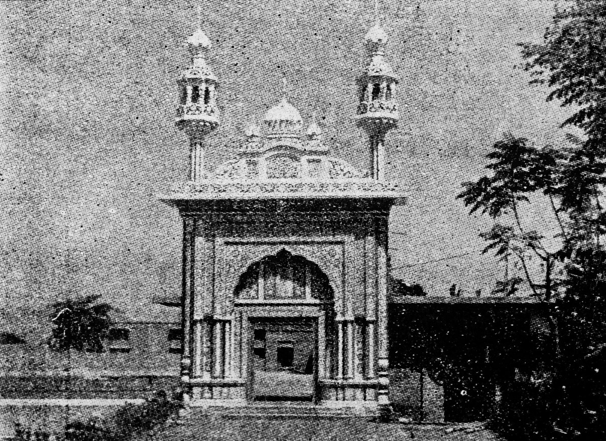 Peşâver’deki Dârülulûm-i Hâkāniyye’nin girişi