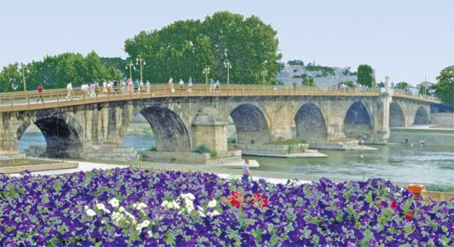 Osmanlılar’ın Balkanlar’da bıraktığı Üsküp’teki Fâtih Sultan Mehmed Köprüsü