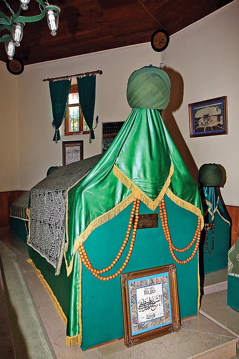 Devâtî Mustafa Efendi’nin türbesi içindeki sandukası