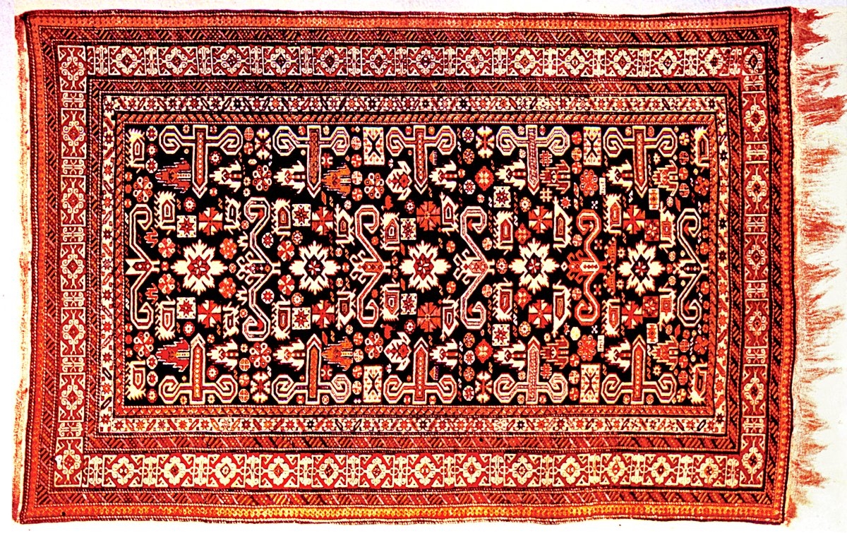 XIX. yüzyıla ait bir Kafkas halısı (Azerbaycan Sanat Müzesi – Bakü)
