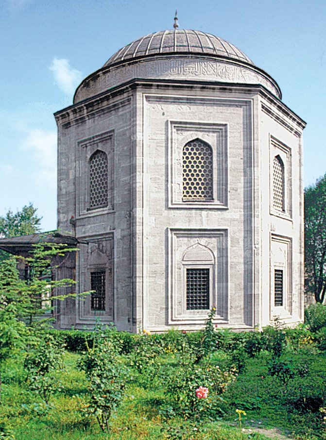 Klasik Osmanlı dönemi türbelerinden, Süleymaniye Külliyesi içinde yer alan Hürrem Sultan Türbesi