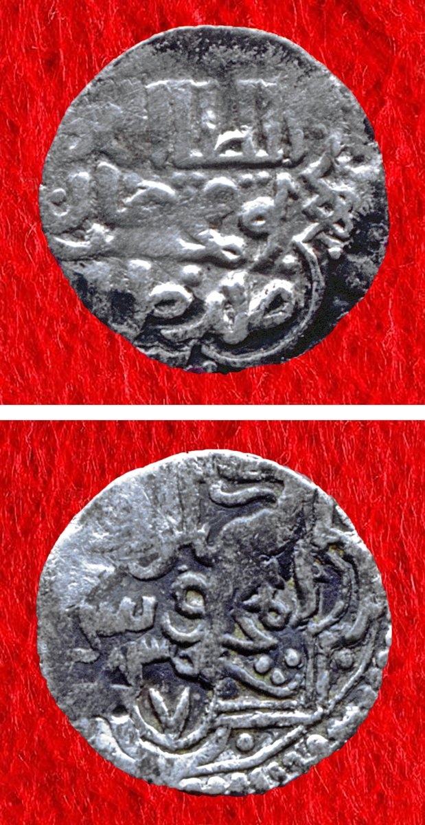 Azak’ta Toktamış adına basılmış 783 (1381) tarihli gümüş sikke (İstanbul Arkeoloji Müzeleri, Teşhir nr. 2359)