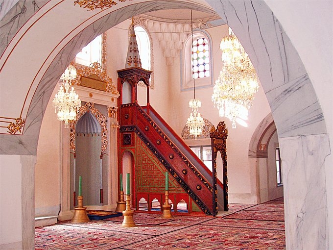 Rodos’ta Süleymaniye Camii’nin içinden bir görünüş