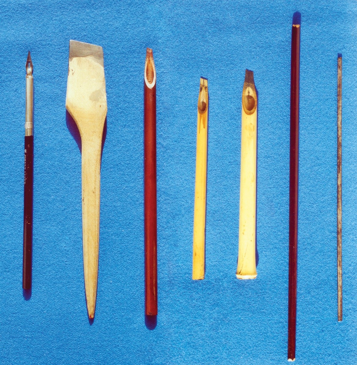 Kalem çeşitleri: Demir uçlu, tahta, kamış, kargı, cava kalemleri (Muhittin Serin koleksiyonu)