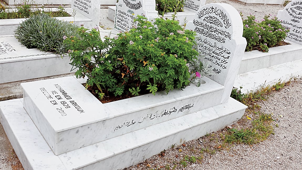 Muhammed Arkoun’un Şühedâ Kabristanı’ndaki mezarı (Fethi Ahmet Polat fotoğraf arşivi)