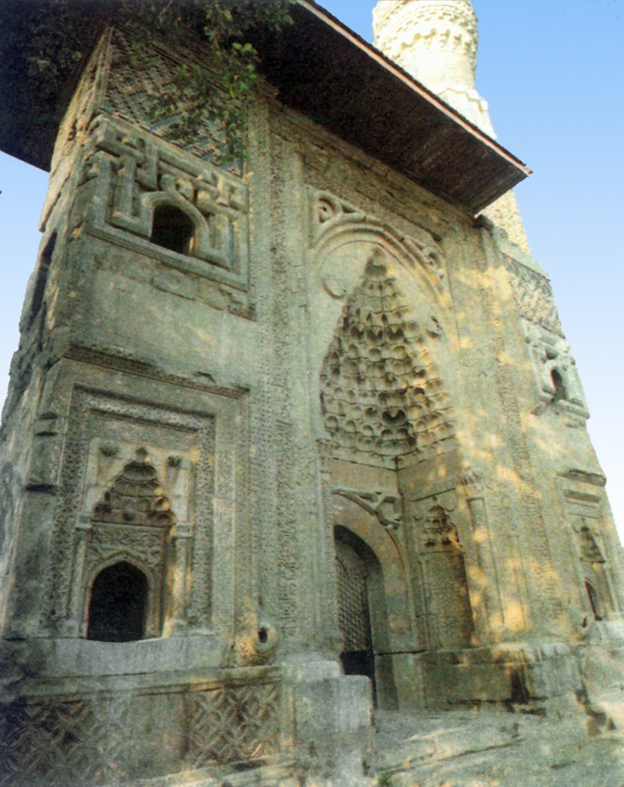 Kölük b. Abdullah’ın inşa ettiği Sâhib Ata Camii’nin taçkapısı