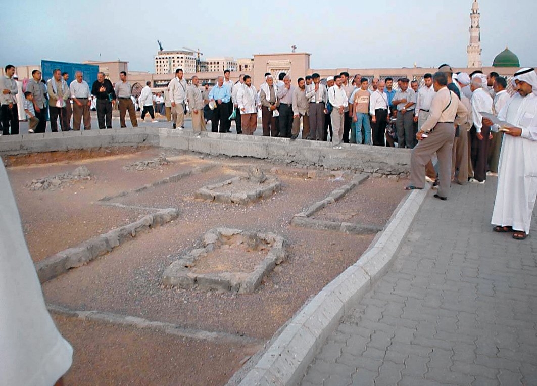Bakī‘ Mezarlığı’nda İmam Mâlik ve Nâfi‘ b. Abdurrahman’ın kabirleri