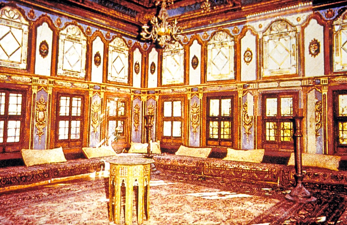 Han Sarayı’nın Altın Oda’sının içinden bir görünüş