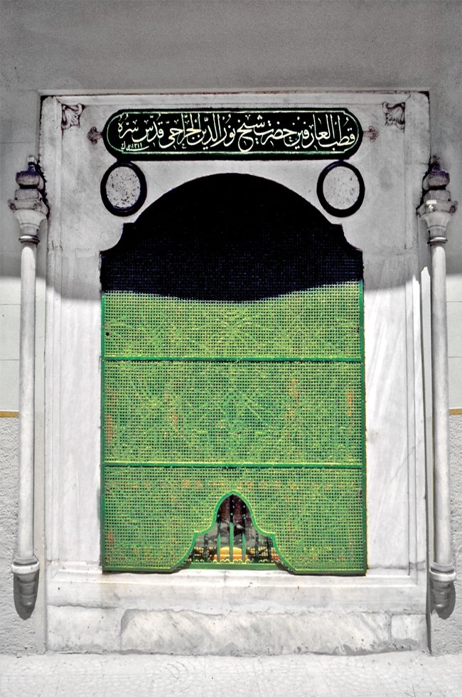 Nûreddin Cerrâhî Tekkesi’nin hâcet penceresi – Karagümrük/İstanbul