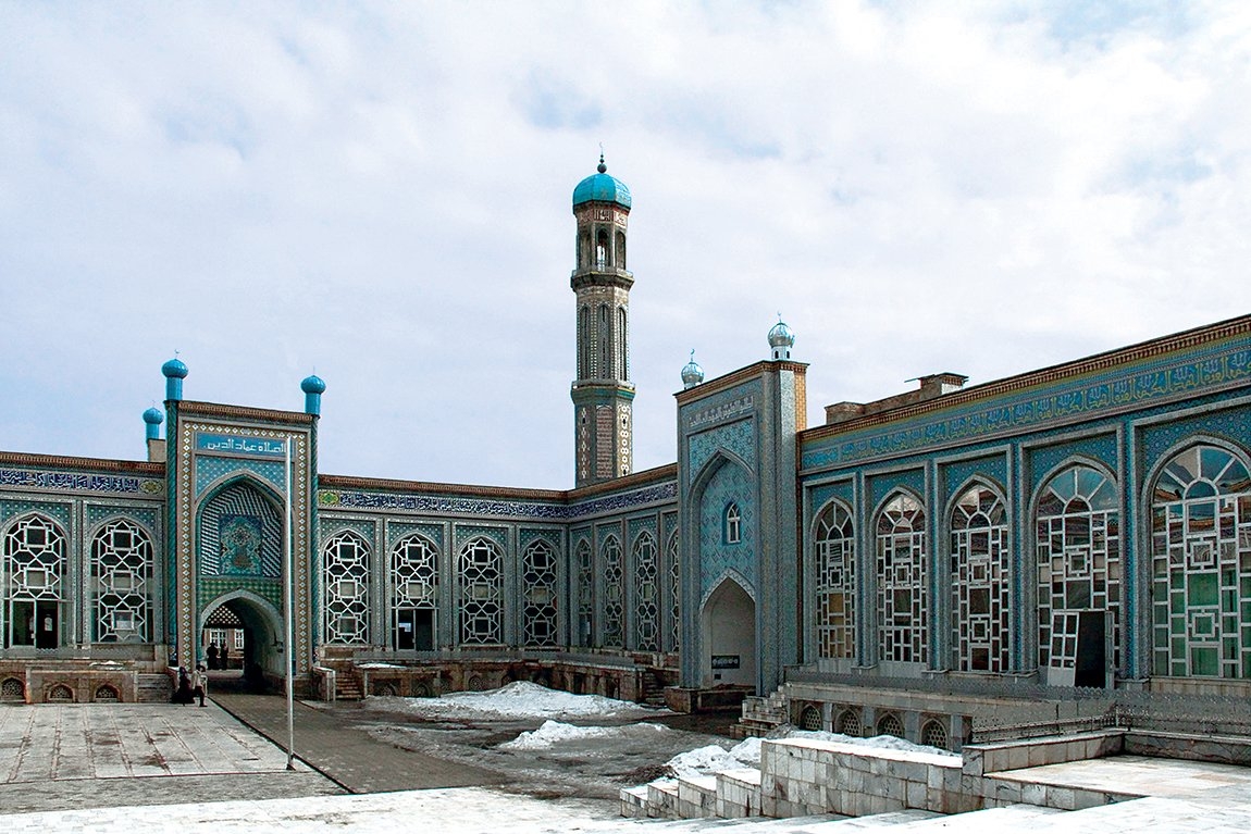 Ya‘kūb-i Çerhî Camii ve Medresesi’nin iç avlusu